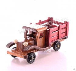 Camion din lemn antichizat