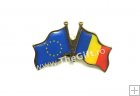 Insigna dubla, steagurile Romaniei si UE