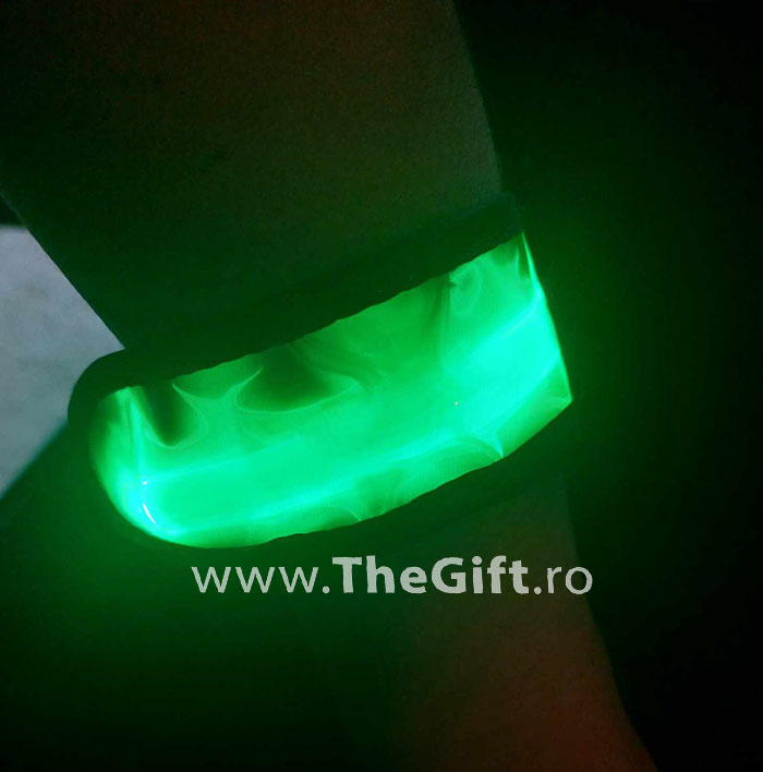 Bratara cu LED-uri, reflectorizanta, pentru sportivi - Apasa pe imagine pentru inchidere